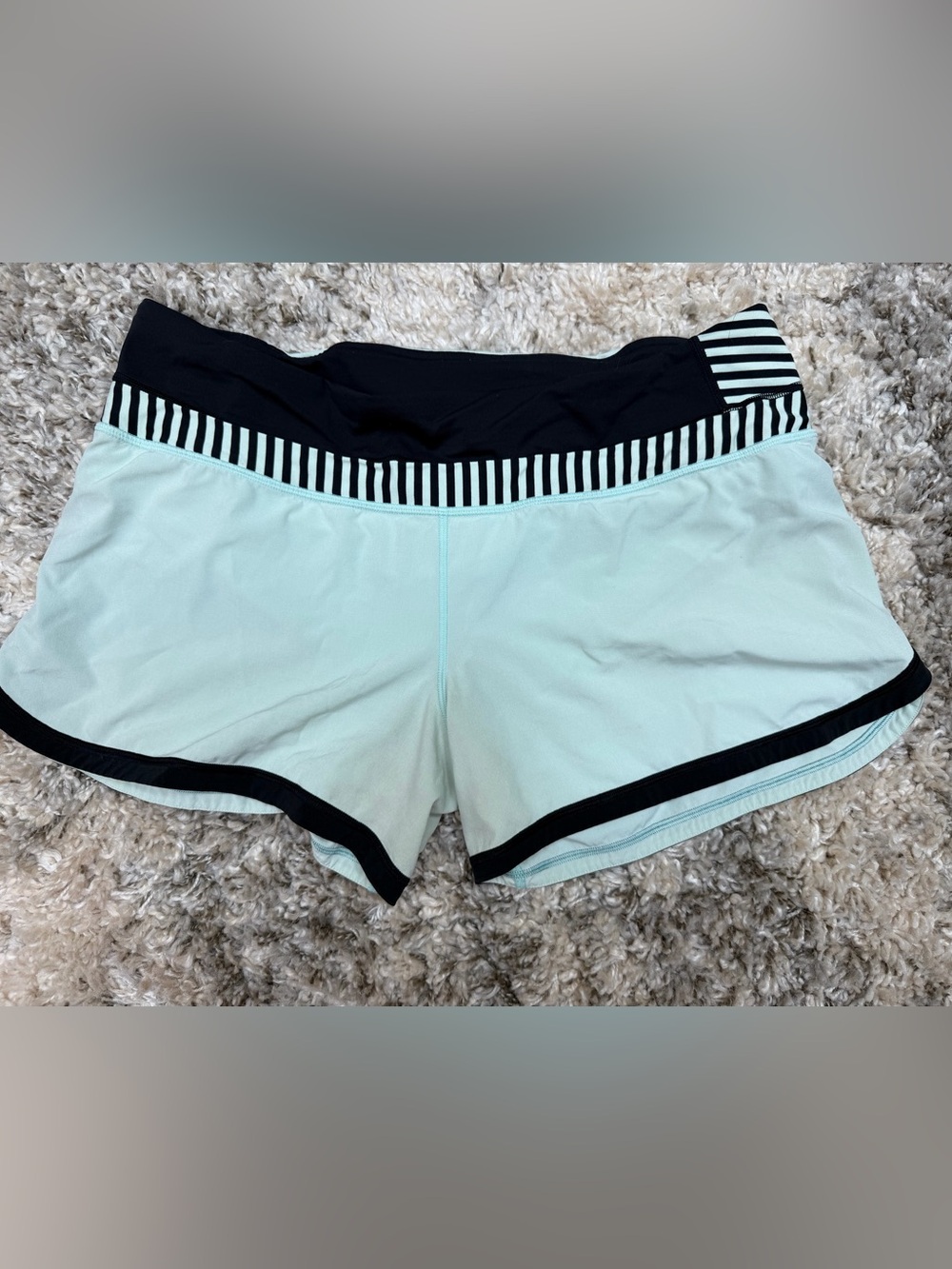 LULULEMON Mint Green & Black Short 4”